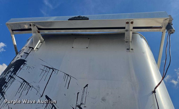 image for item DT4720 2010 Transcraft end dump trailer