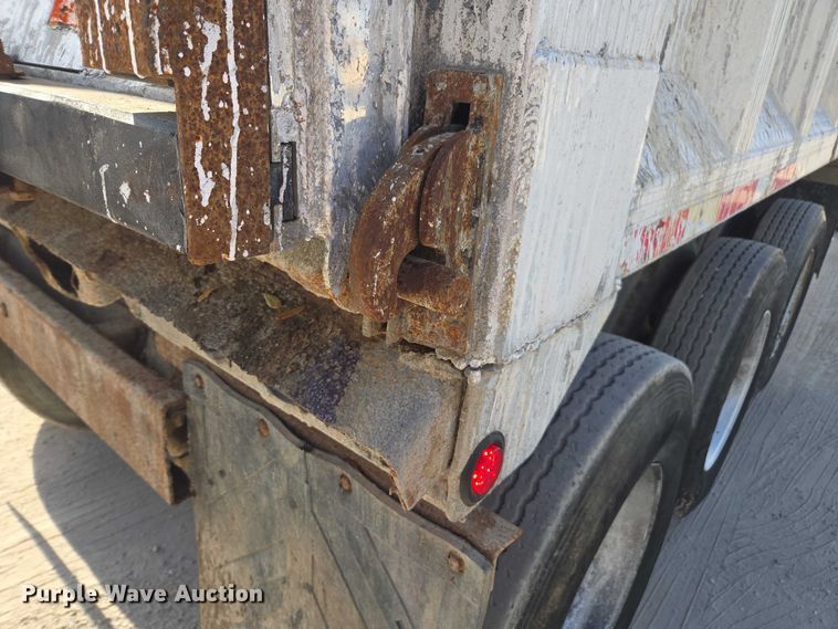 image for item DT4720 2010 Transcraft end dump trailer