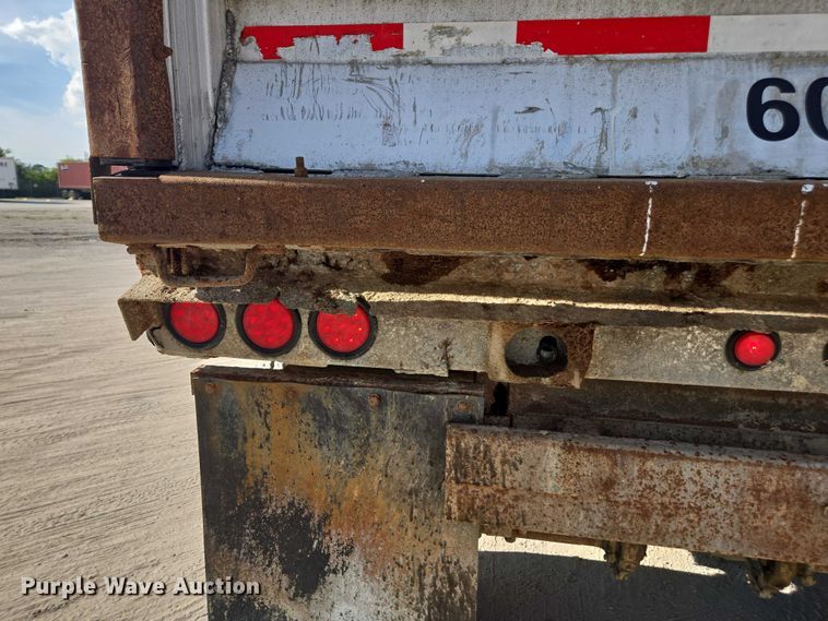 image for item DT4720 2010 Transcraft end dump trailer