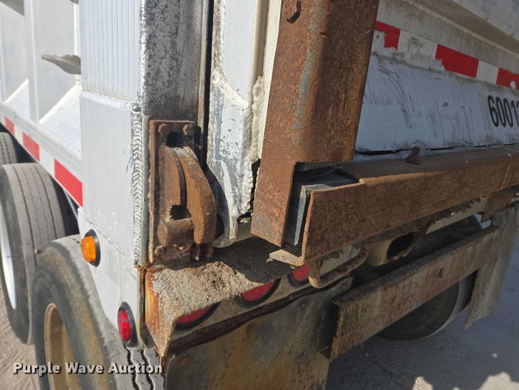 image for item DT4720 2010 Transcraft end dump trailer