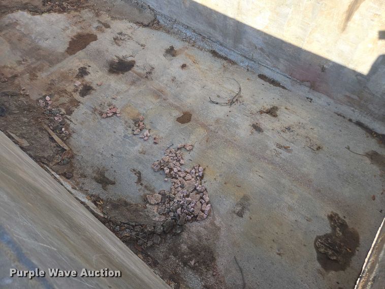 image for item DT4720 2010 Transcraft end dump trailer