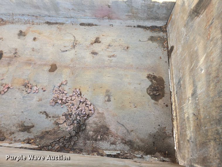 image for item DT4720 2010 Transcraft end dump trailer