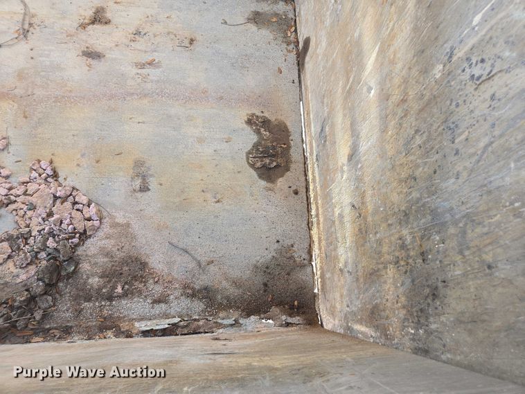 image for item DT4720 2010 Transcraft end dump trailer