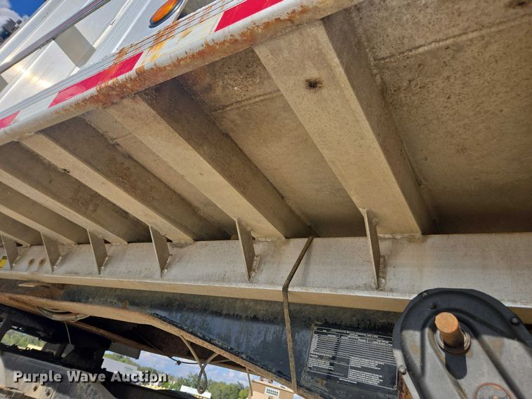image for item DT4720 2010 Transcraft end dump trailer