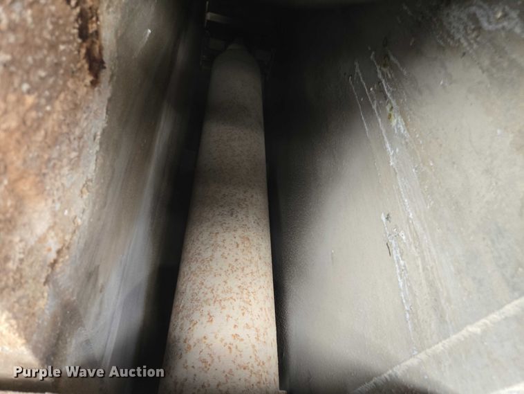 image for item DT4720 2010 Transcraft end dump trailer