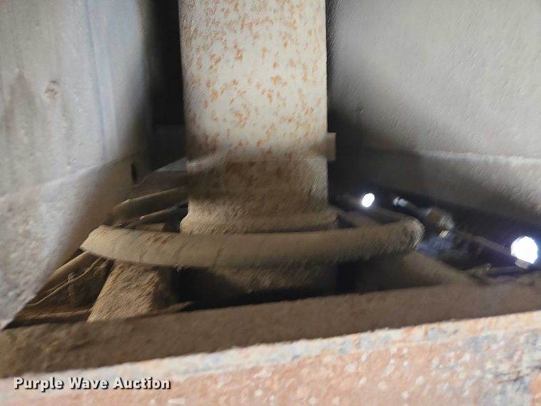 image for item DT4720 2010 Transcraft end dump trailer