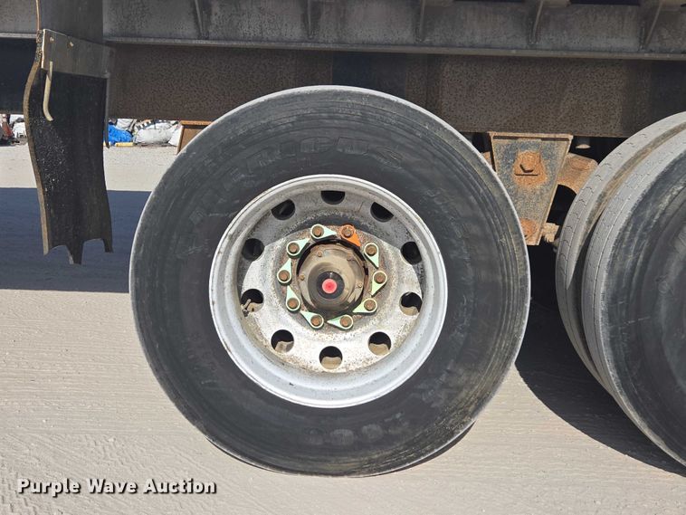 image for item DT4720 2010 Transcraft end dump trailer