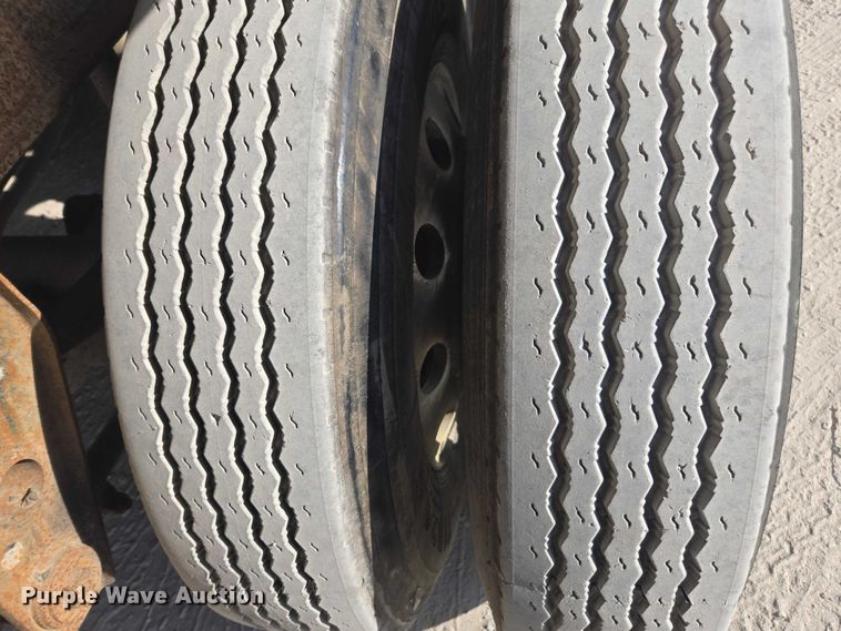 image for item DT4720 2010 Transcraft end dump trailer