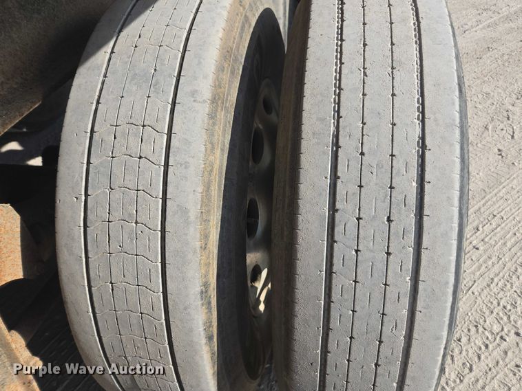 image for item DT4720 2010 Transcraft end dump trailer