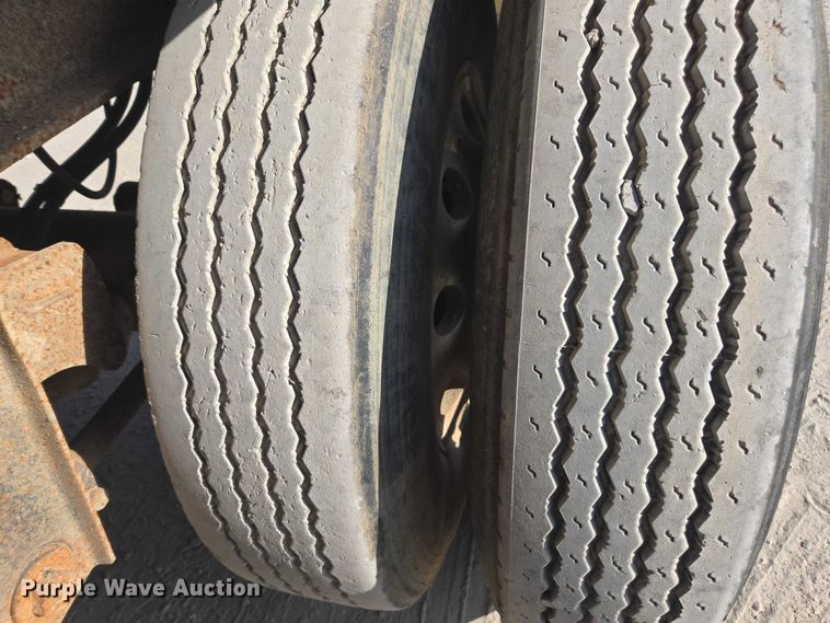 image for item DT4720 2010 Transcraft end dump trailer