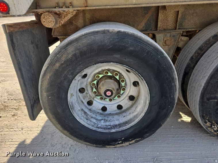 image for item DT4720 2010 Transcraft end dump trailer