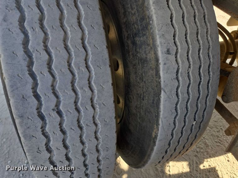 image for item DT4720 2010 Transcraft end dump trailer