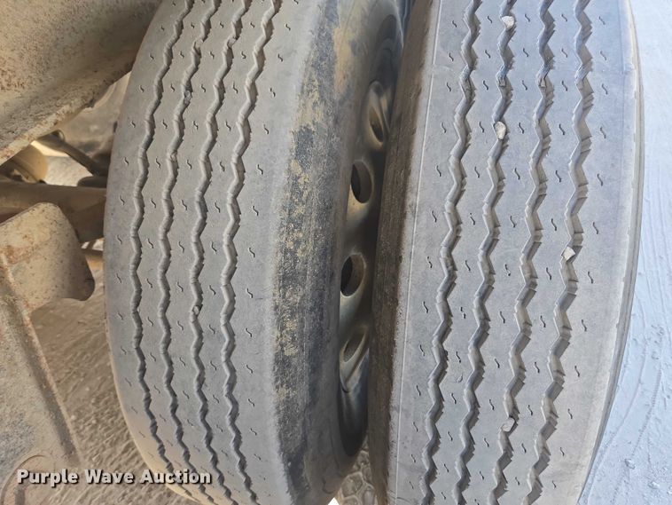 image for item DT4720 2010 Transcraft end dump trailer