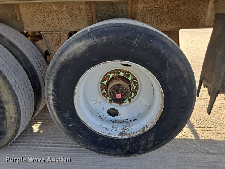 image for item DT4720 2010 Transcraft end dump trailer