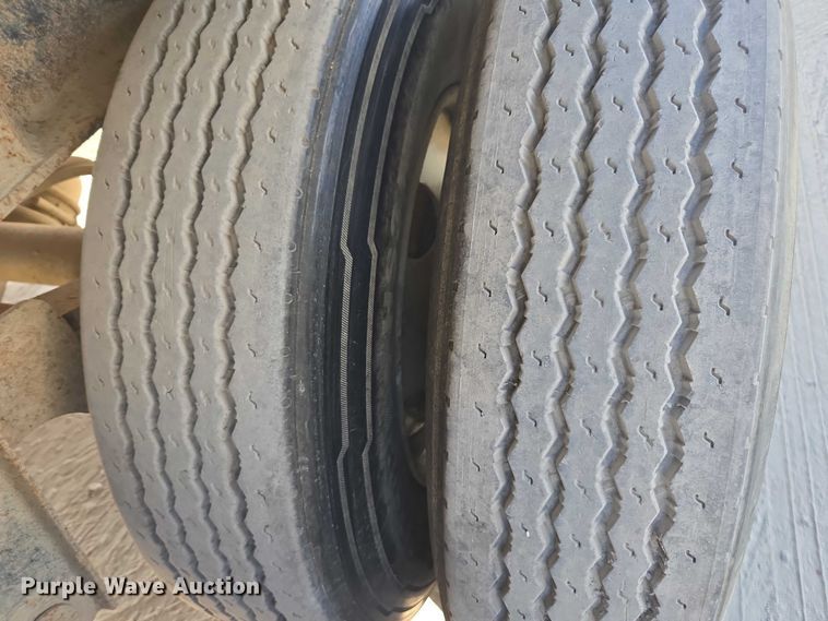 image for item DT4720 2010 Transcraft end dump trailer