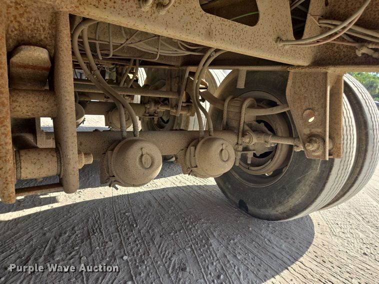 image for item DT4720 2010 Transcraft end dump trailer