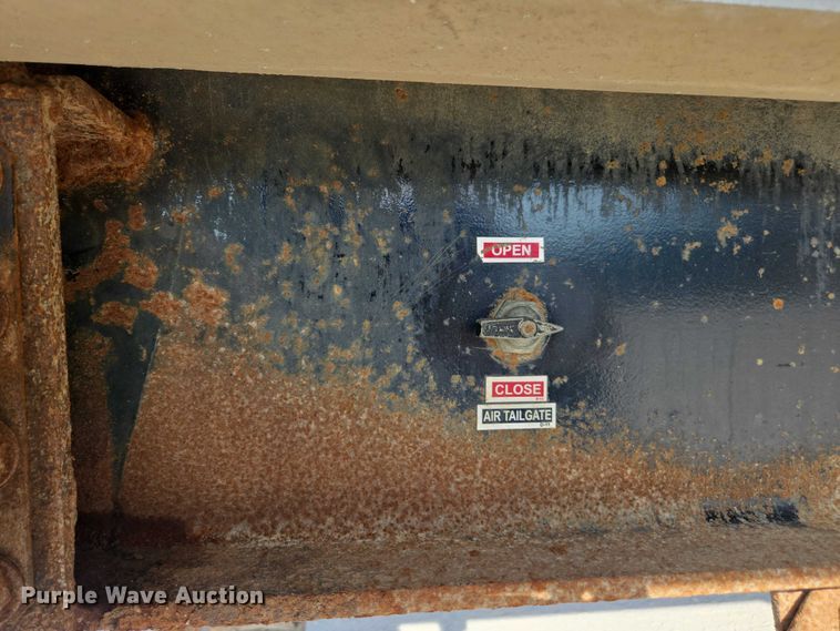 image for item DT4720 2010 Transcraft end dump trailer