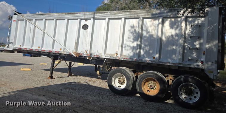 image for item DT4721 2006 Mac end dump trailer