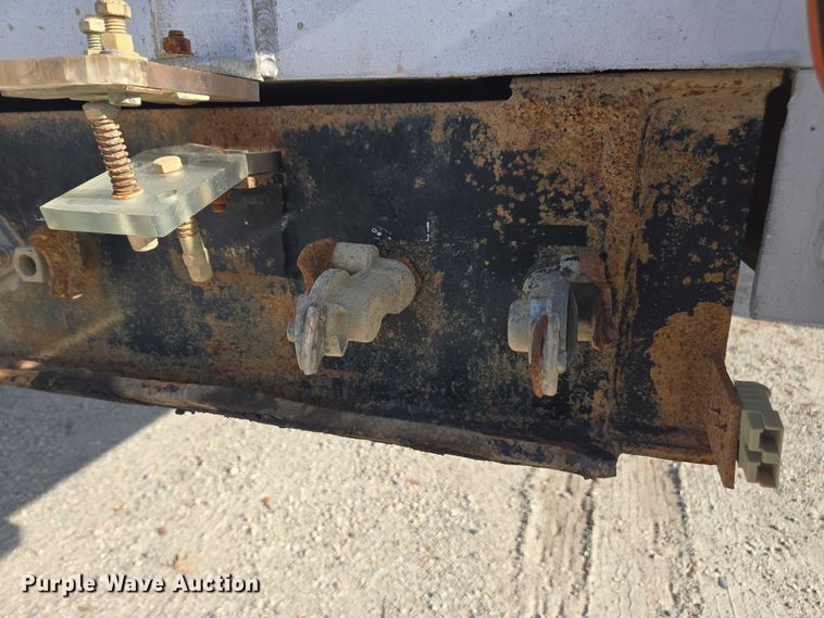 image for item DT4721 2006 Mac end dump trailer