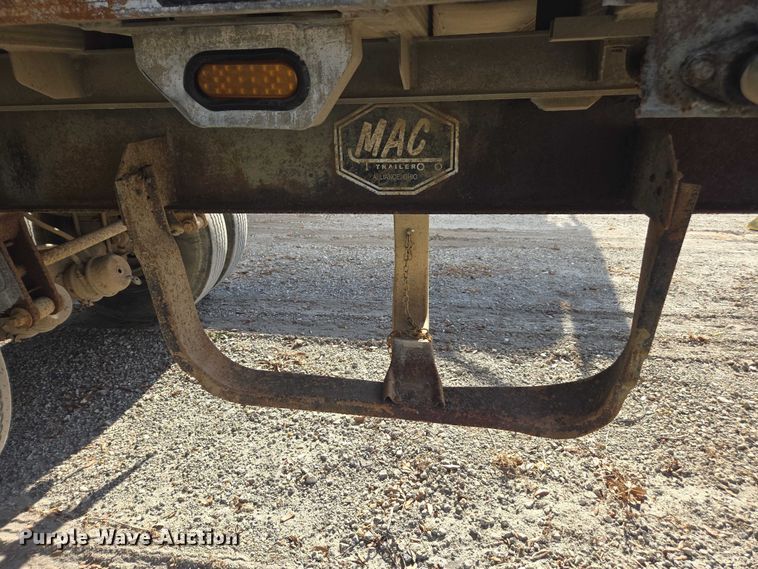 image for item DT4721 2006 Mac end dump trailer