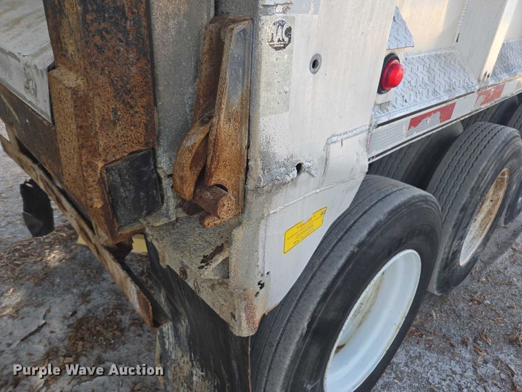 image for item DT4721 2006 Mac end dump trailer