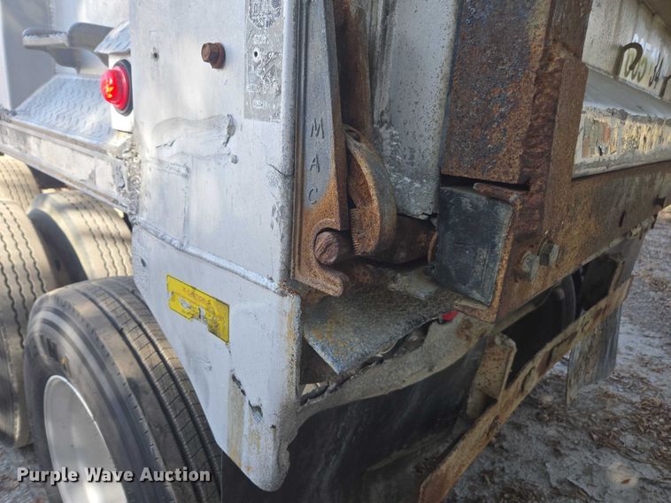 image for item DT4721 2006 Mac end dump trailer