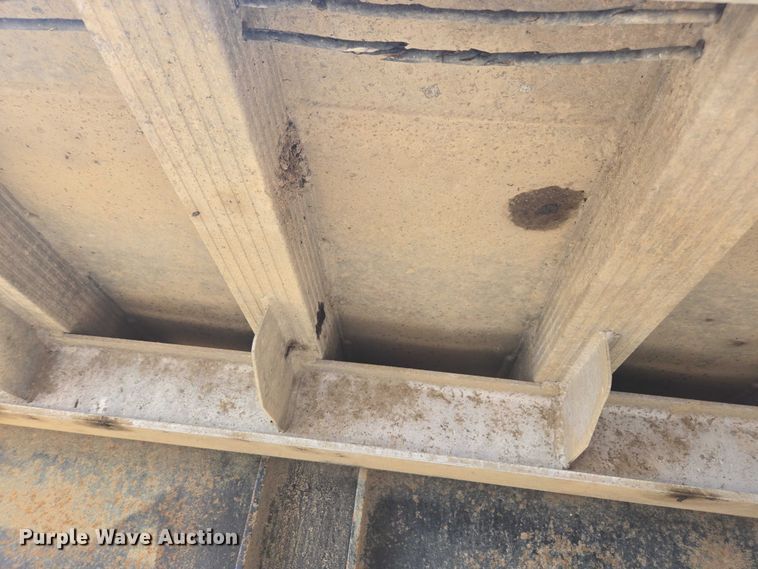 image for item DT4721 2006 Mac end dump trailer