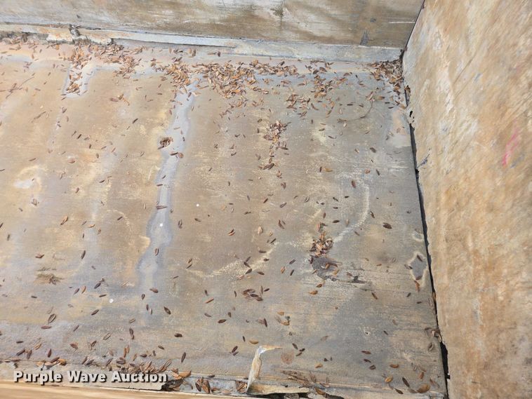 image for item DT4721 2006 Mac end dump trailer