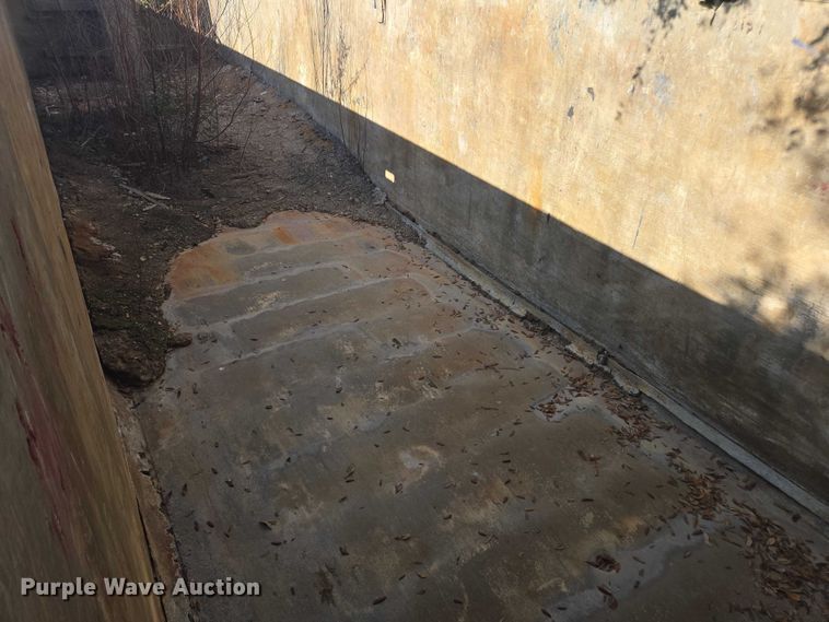 image for item DT4721 2006 Mac end dump trailer