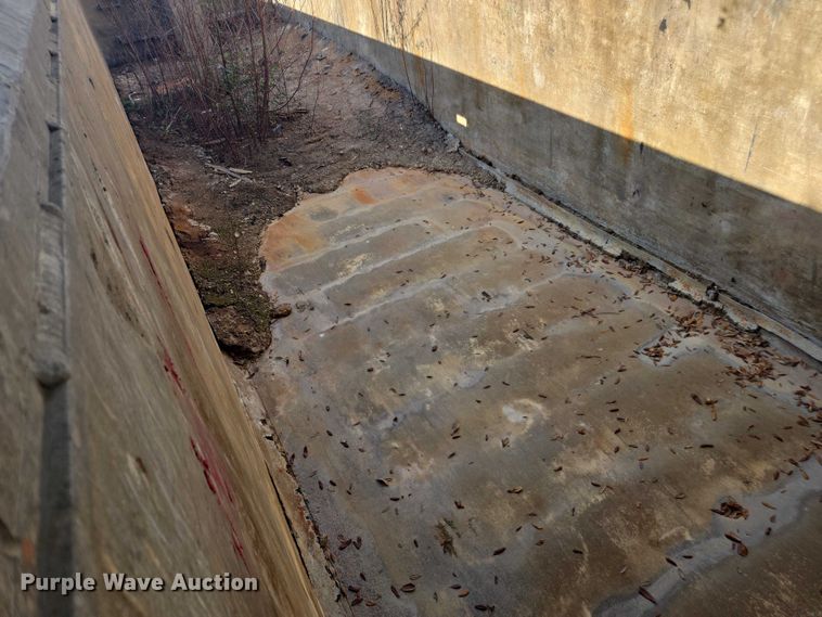 image for item DT4721 2006 Mac end dump trailer