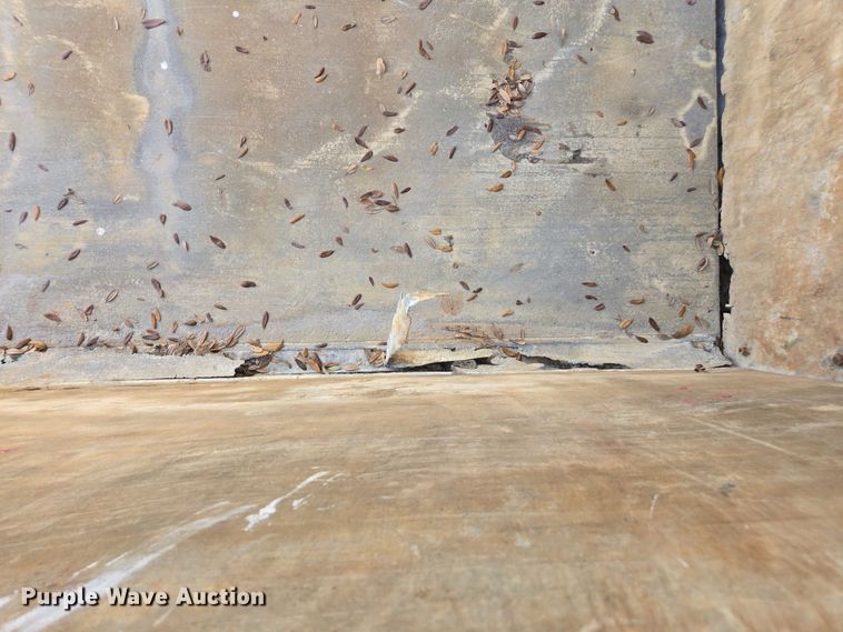 image for item DT4721 2006 Mac end dump trailer