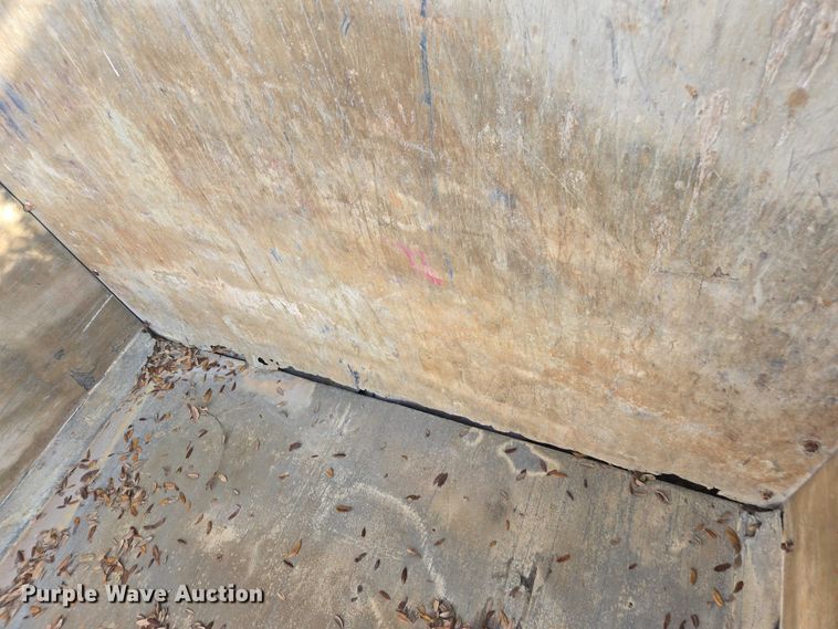 image for item DT4721 2006 Mac end dump trailer