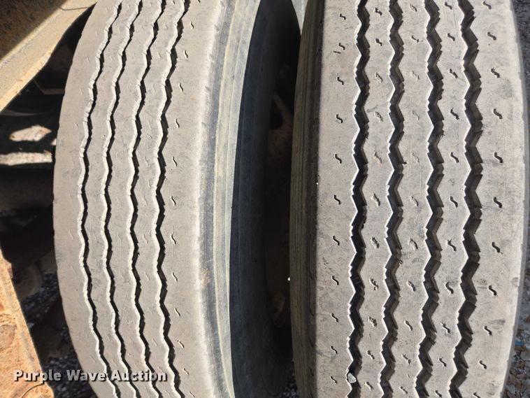 image for item DT4721 2006 Mac end dump trailer