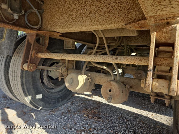 image for item DT4721 2006 Mac end dump trailer