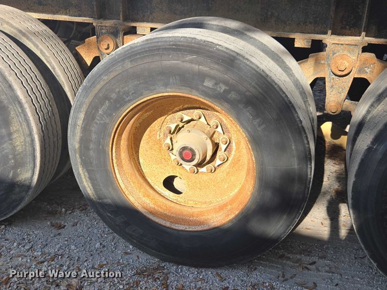 image for item DT4721 2006 Mac end dump trailer