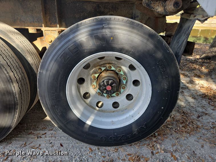 image for item DT4721 2006 Mac end dump trailer