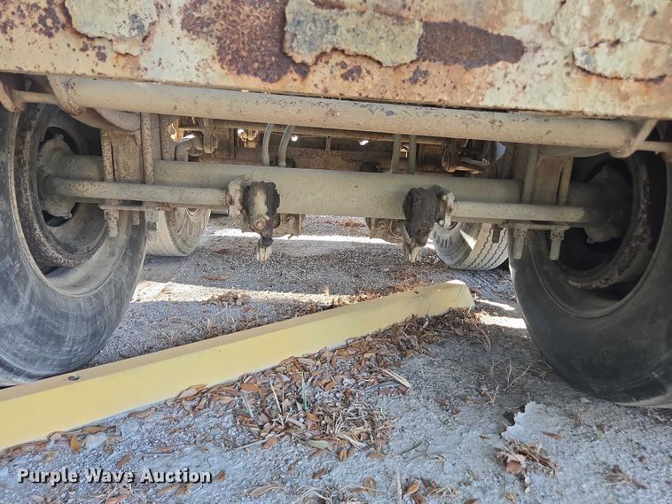 image for item DT4721 2006 Mac end dump trailer