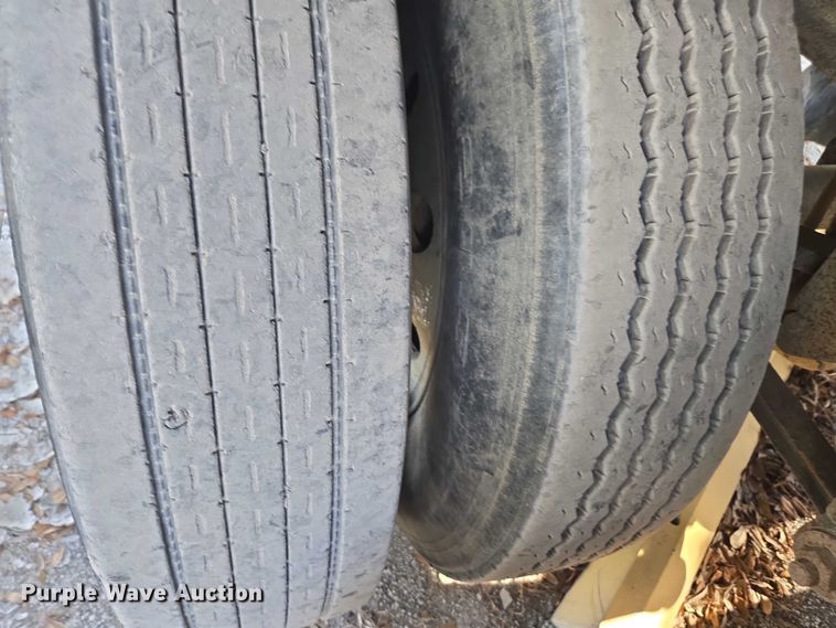 image for item DT4721 2006 Mac end dump trailer