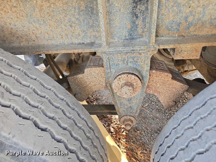 image for item DT4721 2006 Mac end dump trailer