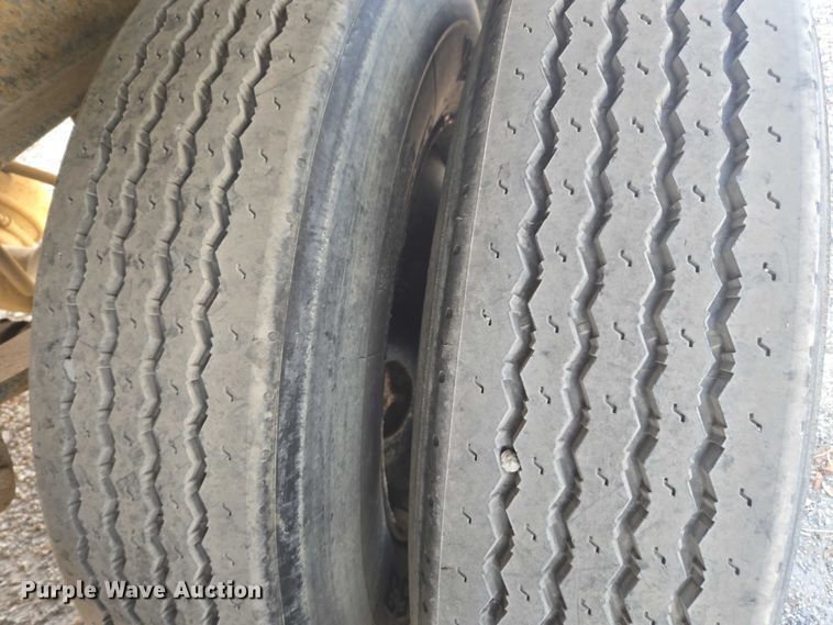 image for item DT4721 2006 Mac end dump trailer