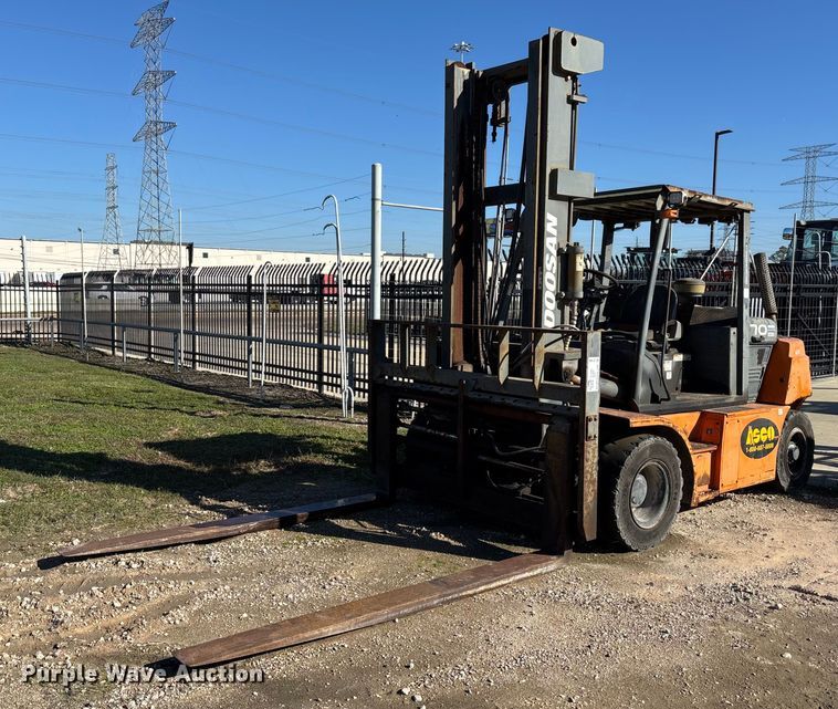 image for item DT4990 Doosan D70S-7 forklift