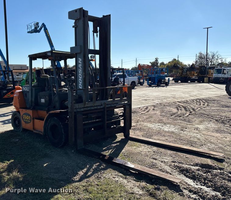 image for item DT4990 Doosan D70S-7 forklift