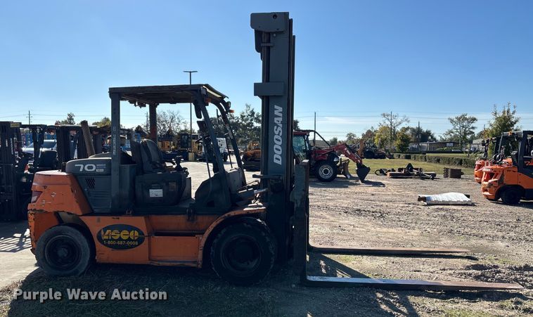 image for item DT4990 Doosan D70S-7 forklift