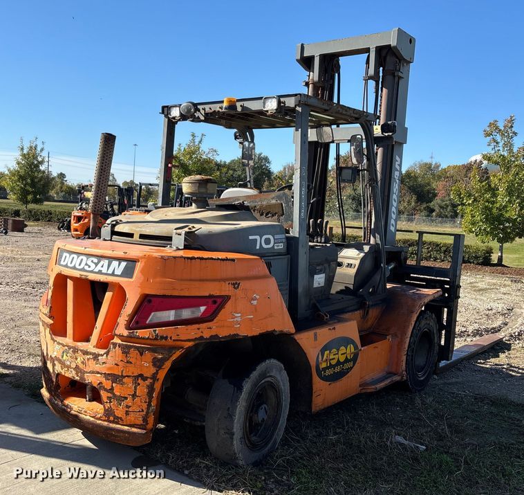 image for item DT4990 Doosan D70S-7 forklift