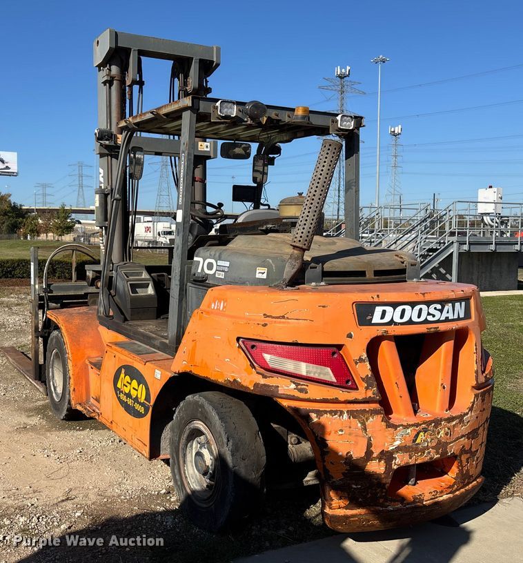 image for item DT4990 Doosan D70S-7 forklift