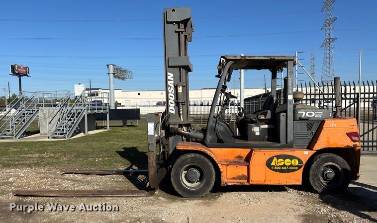 image for item DT4990 Doosan D70S-7 forklift