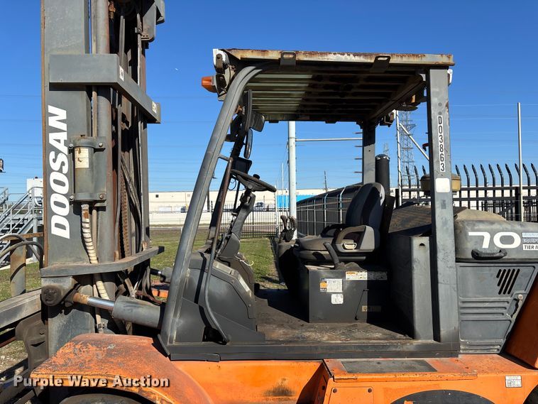 image for item DT4990 Doosan D70S-7 forklift