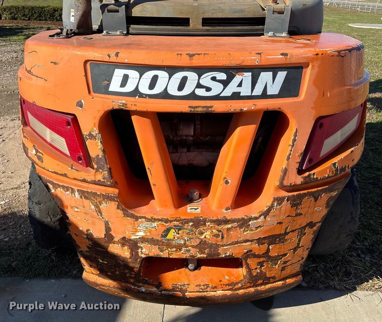 image for item DT4990 Doosan D70S-7 forklift