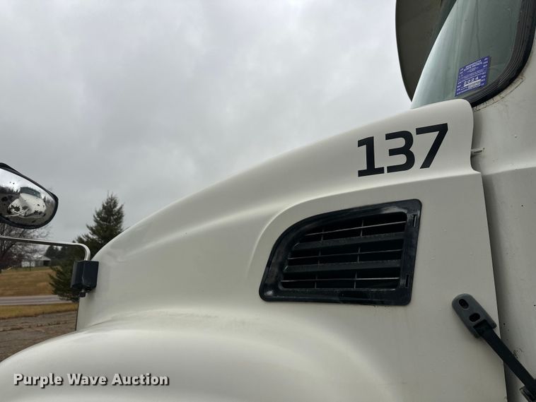 image for item DT6450 2007 Mack Granite CV dump truck