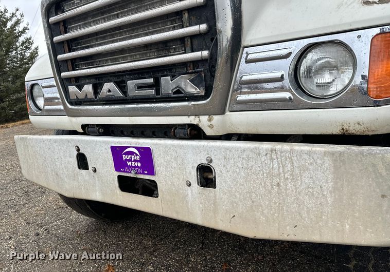 image for item DT6450 2007 Mack Granite CV dump truck